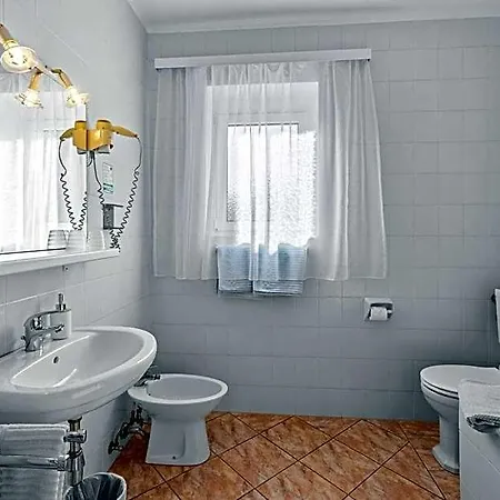 Nikolasch Hotel *